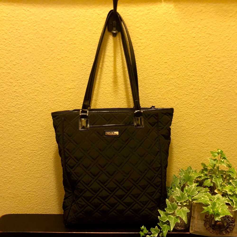 🎉50% Off Classic Vera Bradley Quilted Tote!!